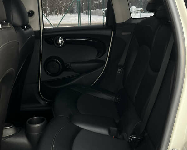 Білий Міні Cooper, об'ємом двигуна 2 л та пробігом 138 тис. км за 15999 $, фото 48 на Automoto.ua