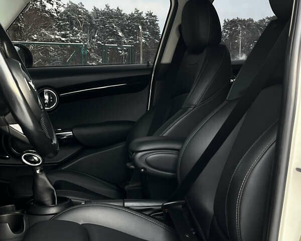 Білий Міні Cooper, об'ємом двигуна 2 л та пробігом 138 тис. км за 15999 $, фото 27 на Automoto.ua