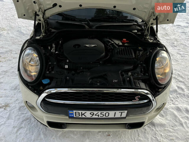 Білий Міні Cooper, об'ємом двигуна 2 л та пробігом 138 тис. км за 15999 $, фото 13 на Automoto.ua