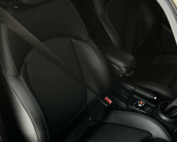 Білий Міні Cooper, об'ємом двигуна 2 л та пробігом 138 тис. км за 15999 $, фото 24 на Automoto.ua