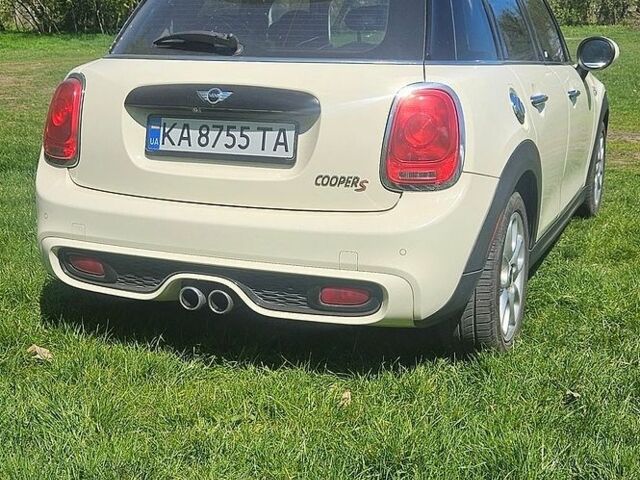 Білий Міні Cooper, об'ємом двигуна 2 л та пробігом 225 тис. км за 12999 $, фото 2 на Automoto.ua