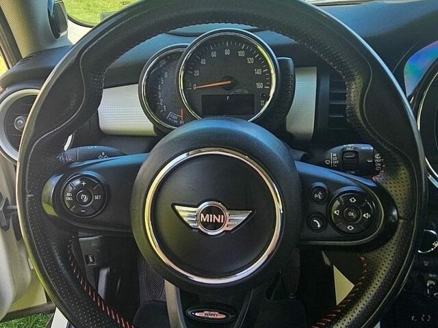 Білий Міні Cooper, об'ємом двигуна 2 л та пробігом 225 тис. км за 12999 $, фото 14 на Automoto.ua