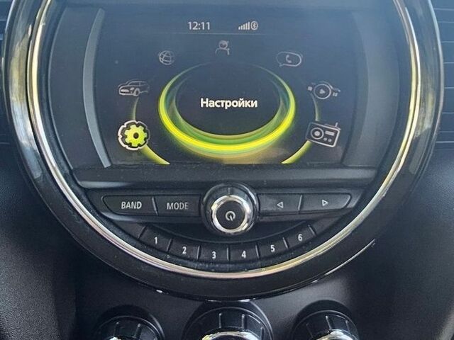 Білий Міні Cooper, об'ємом двигуна 2 л та пробігом 225 тис. км за 12999 $, фото 17 на Automoto.ua