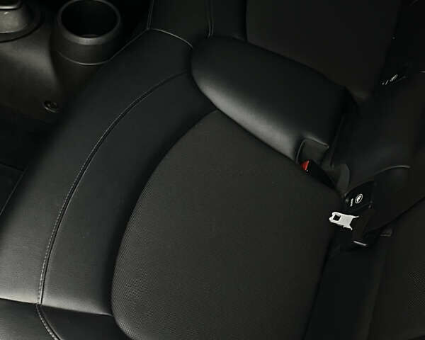 Білий Міні Cooper, об'ємом двигуна 2 л та пробігом 138 тис. км за 15999 $, фото 45 на Automoto.ua