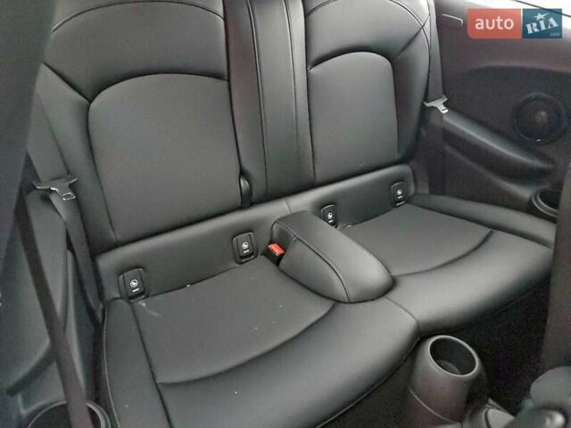 Белый Мини Купер, объемом двигателя 1.5 л и пробегом 65 тыс. км за 1600 $, фото 9 на Automoto.ua