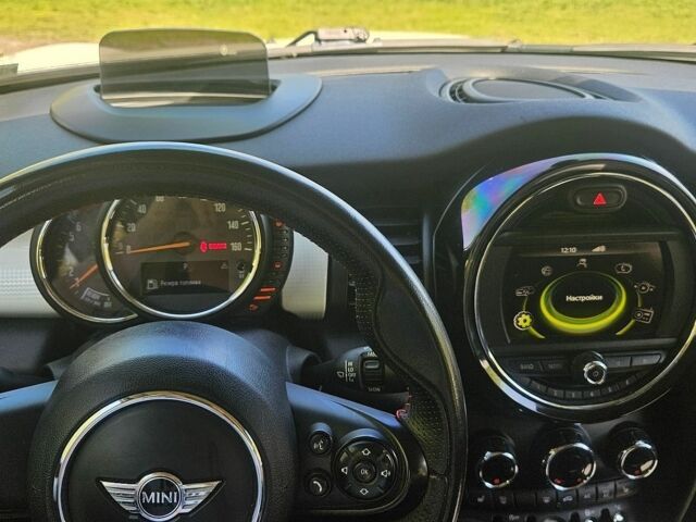 Білий Міні Cooper, об'ємом двигуна 2 л та пробігом 225 тис. км за 12999 $, фото 16 на Automoto.ua