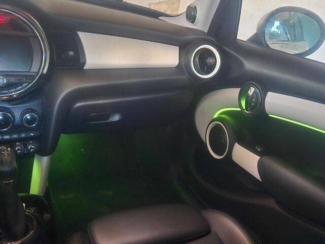 Білий Міні Cooper, об'ємом двигуна 2 л та пробігом 225 тис. км за 12999 $, фото 19 на Automoto.ua
