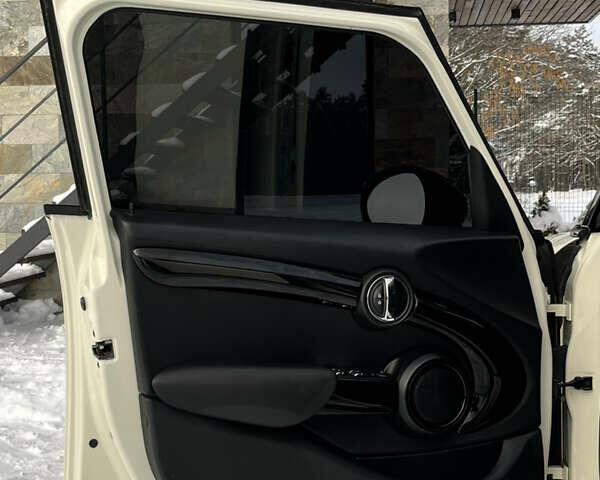 Білий Міні Cooper, об'ємом двигуна 2 л та пробігом 138 тис. км за 15999 $, фото 19 на Automoto.ua