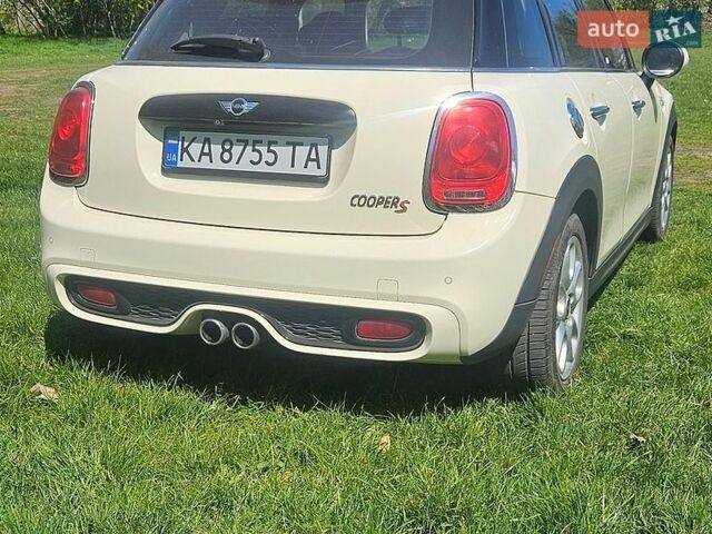 Белый Мини Купер, объемом двигателя 2 л и пробегом 225 тыс. км за 12999 $, фото 2 на Automoto.ua