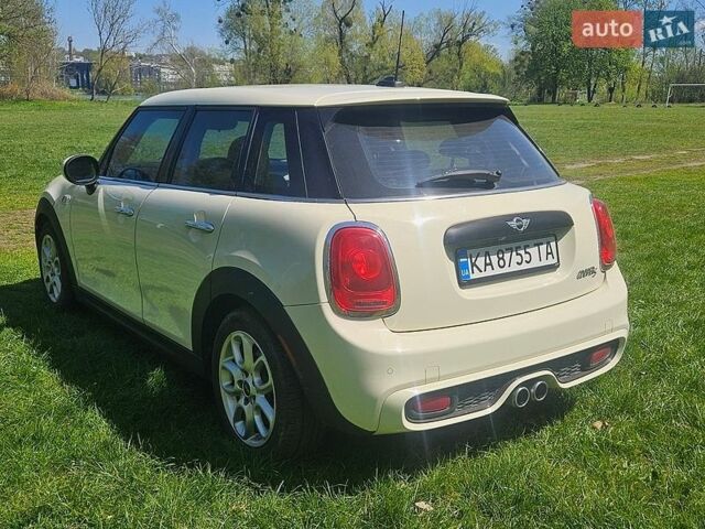 Белый Мини Купер, объемом двигателя 2 л и пробегом 225 тыс. км за 12999 $, фото 5 на Automoto.ua