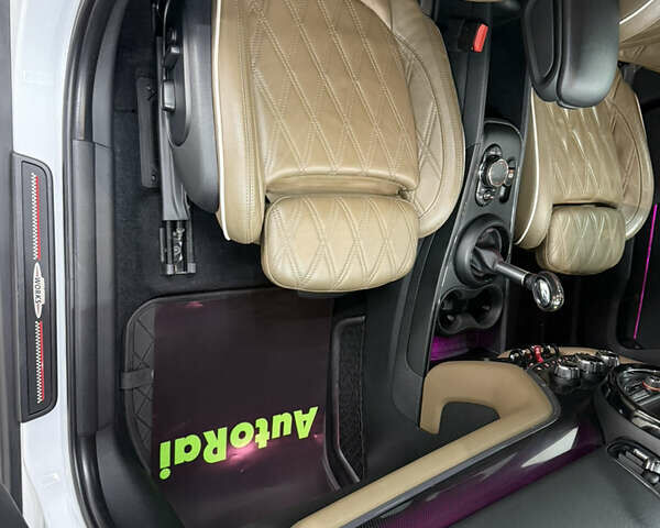 Белый Мини Купер, объемом двигателя 2 л и пробегом 76 тыс. км за 25900 $, фото 16 на Automoto.ua