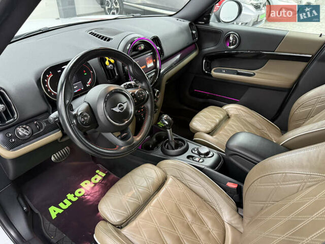 Белый Мини Купер, объемом двигателя 2 л и пробегом 76 тыс. км за 25900 $, фото 11 на Automoto.ua