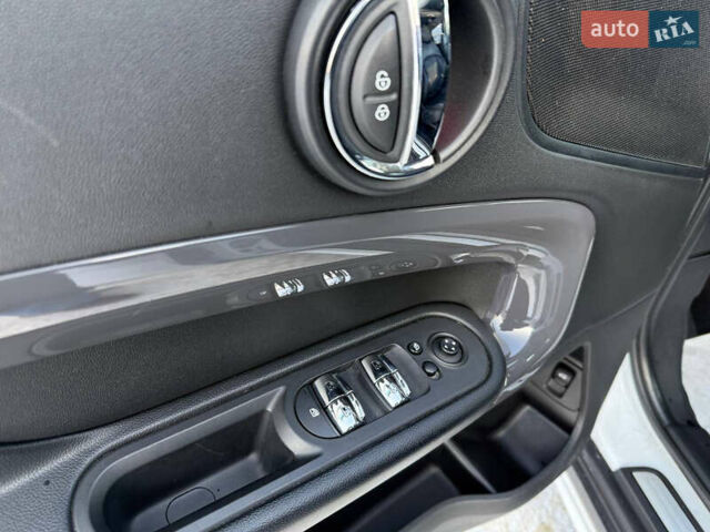 Білий Міні Cooper, об'ємом двигуна 2 л та пробігом 171 тис. км за 17500 $, фото 28 на Automoto.ua