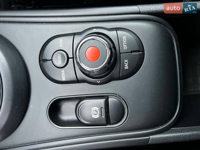 Белый Мини Купер, объемом двигателя 2 л и пробегом 170 тыс. км за 17500 $, фото 30 на Automoto.ua