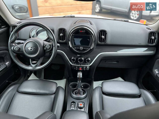 Белый Мини Купер, объемом двигателя 2 л и пробегом 170 тыс. км за 17500 $, фото 13 на Automoto.ua