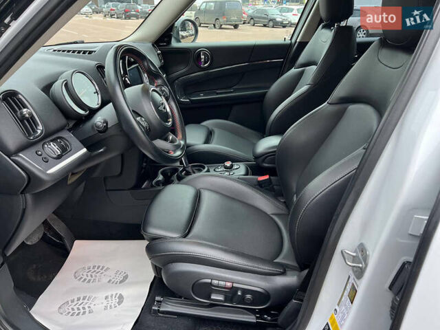 Белый Мини Купер, объемом двигателя 2 л и пробегом 170 тыс. км за 17500 $, фото 8 на Automoto.ua