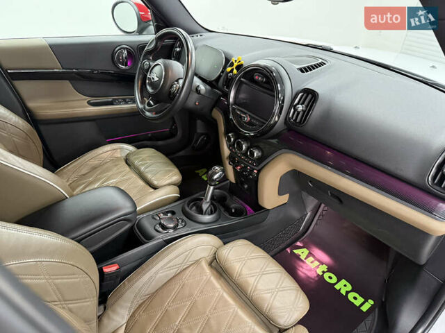 Белый Мини Купер, объемом двигателя 2 л и пробегом 76 тыс. км за 25900 $, фото 15 на Automoto.ua