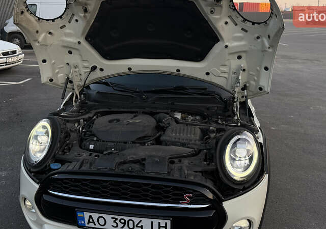 Белый Мини Купер, объемом двигателя 2 л и пробегом 123 тыс. км за 22000 $, фото 41 на Automoto.ua