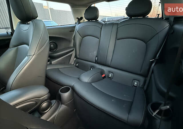 Белый Мини Купер, объемом двигателя 2 л и пробегом 123 тыс. км за 22000 $, фото 15 на Automoto.ua