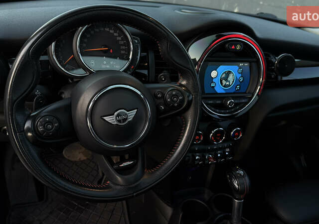 Белый Мини Купер, объемом двигателя 2 л и пробегом 123 тыс. км за 22000 $, фото 14 на Automoto.ua