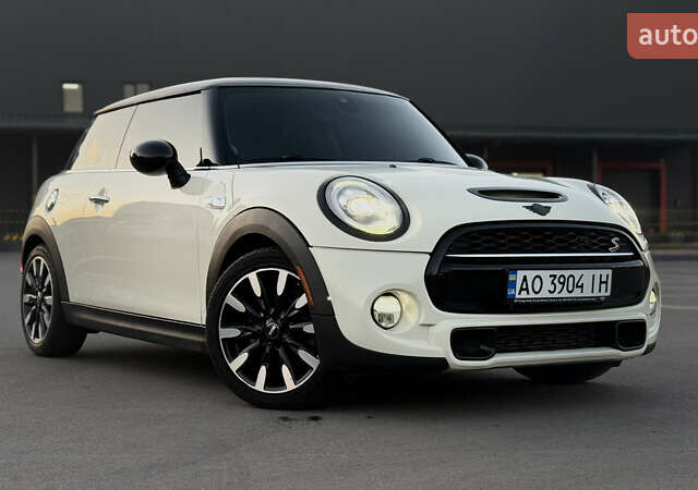 Белый Мини Купер, объемом двигателя 2 л и пробегом 123 тыс. км за 22000 $, фото 1 на Automoto.ua
