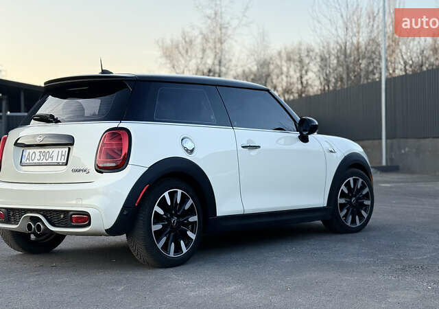 Белый Мини Купер, объемом двигателя 2 л и пробегом 123 тыс. км за 22000 $, фото 7 на Automoto.ua