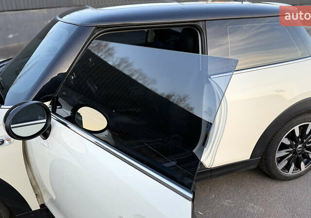 Белый Мини Купер, объемом двигателя 2 л и пробегом 123 тыс. км за 22000 $, фото 16 на Automoto.ua