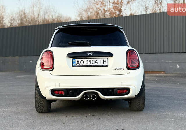 Белый Мини Купер, объемом двигателя 2 л и пробегом 123 тыс. км за 22000 $, фото 6 на Automoto.ua