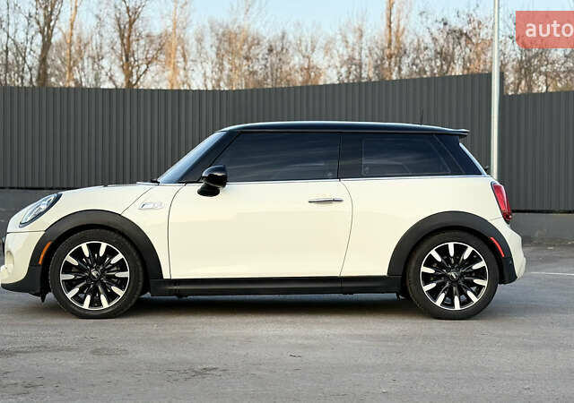Белый Мини Купер, объемом двигателя 2 л и пробегом 123 тыс. км за 22000 $, фото 4 на Automoto.ua