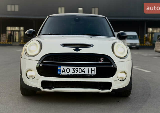 Белый Мини Купер, объемом двигателя 2 л и пробегом 123 тыс. км за 22000 $, фото 2 на Automoto.ua