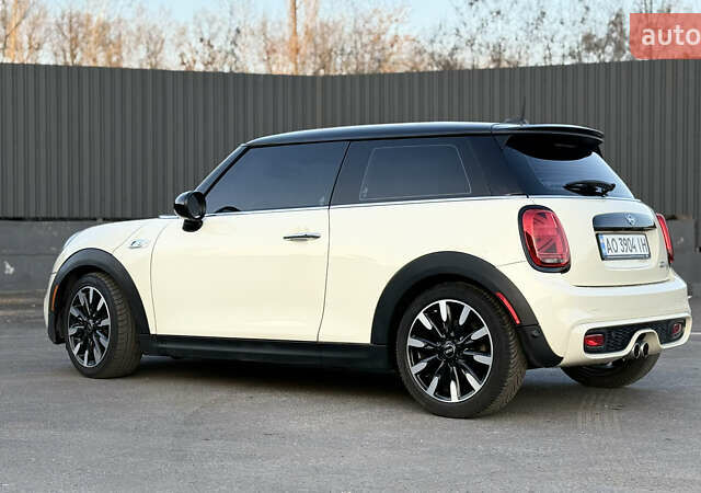 Белый Мини Купер, объемом двигателя 2 л и пробегом 123 тыс. км за 22000 $, фото 5 на Automoto.ua