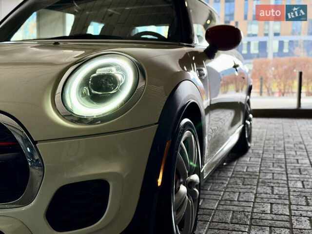 Белый Мини Купер, объемом двигателя 2 л и пробегом 53 тыс. км за 26500 $, фото 17 на Automoto.ua