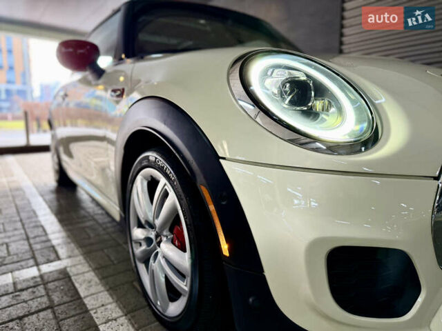 Белый Мини Купер, объемом двигателя 2 л и пробегом 53 тыс. км за 26500 $, фото 21 на Automoto.ua