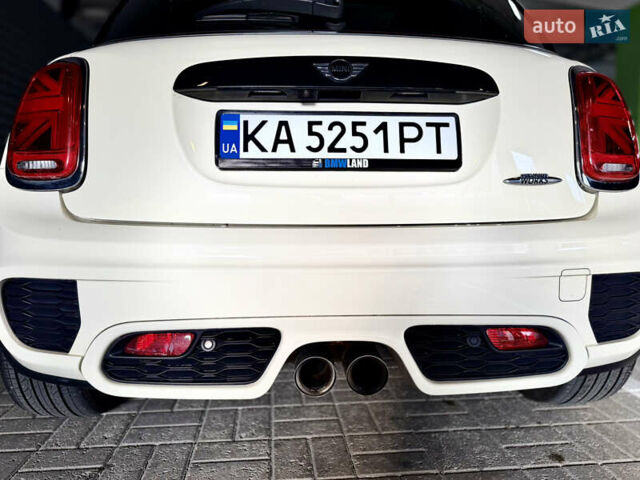 Белый Мини Купер, объемом двигателя 2 л и пробегом 53 тыс. км за 26500 $, фото 12 на Automoto.ua