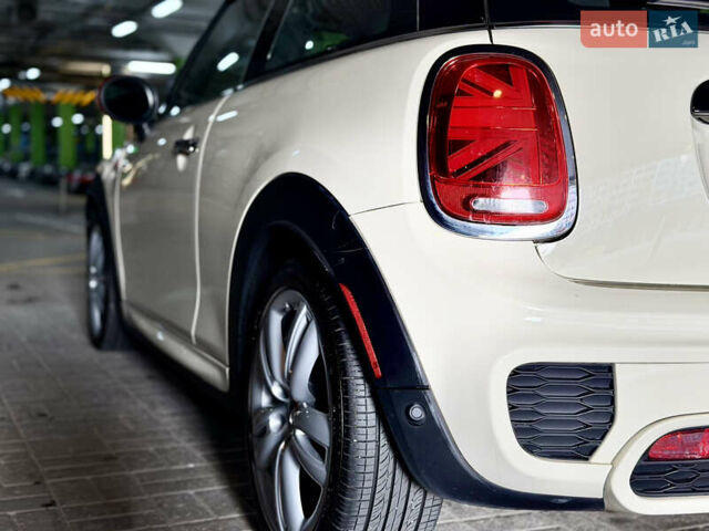Белый Мини Купер, объемом двигателя 2 л и пробегом 53 тыс. км за 26500 $, фото 11 на Automoto.ua