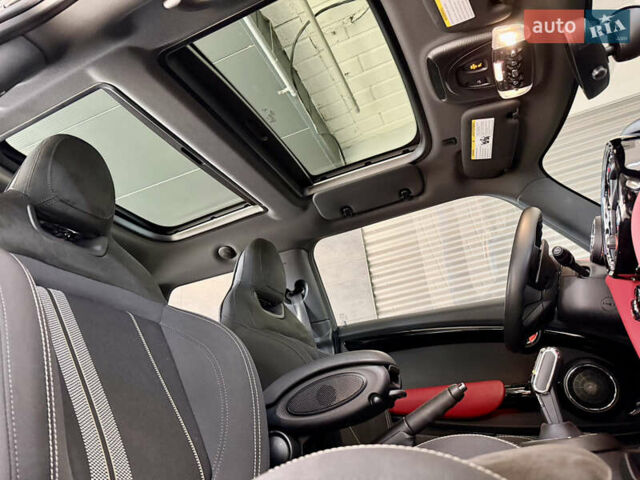 Белый Мини Купер, объемом двигателя 2 л и пробегом 53 тыс. км за 26500 $, фото 49 на Automoto.ua