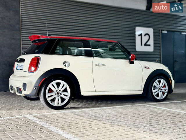 Белый Мини Купер, объемом двигателя 2 л и пробегом 53 тыс. км за 26500 $, фото 5 на Automoto.ua