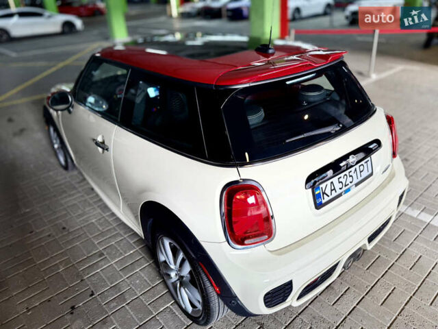 Белый Мини Купер, объемом двигателя 2 л и пробегом 53 тыс. км за 26500 $, фото 28 на Automoto.ua