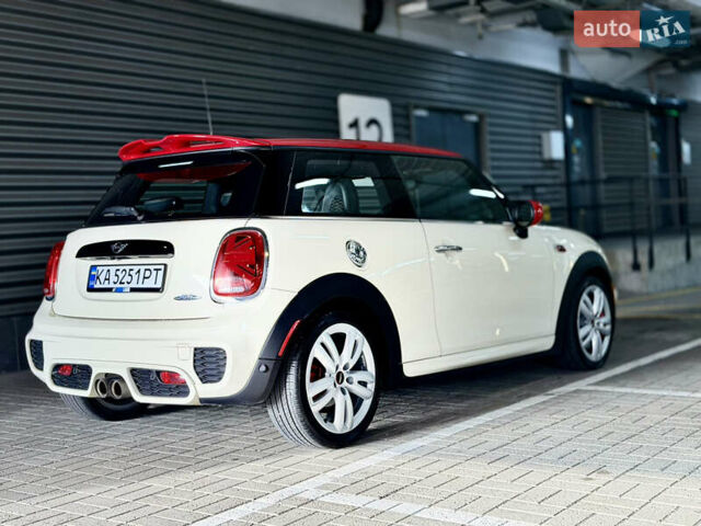 Белый Мини Купер, объемом двигателя 2 л и пробегом 53 тыс. км за 26500 $, фото 6 на Automoto.ua