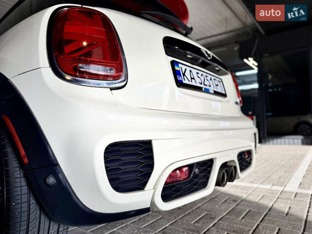 Белый Мини Купер, объемом двигателя 2 л и пробегом 53 тыс. км за 26500 $, фото 13 на Automoto.ua