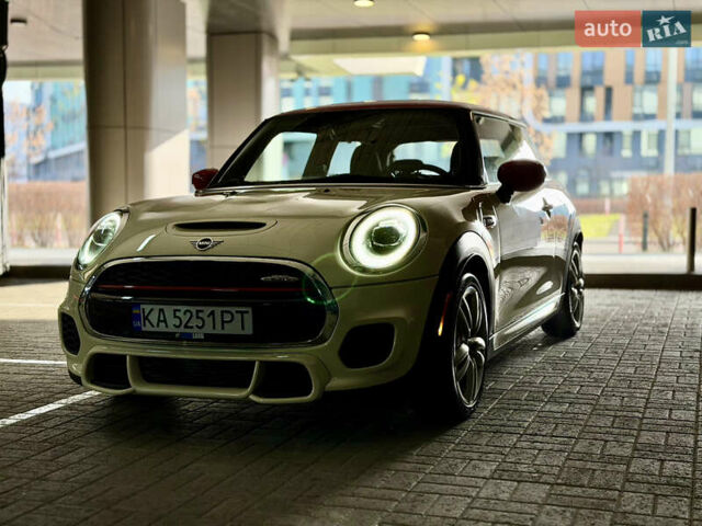 Белый Мини Купер, объемом двигателя 2 л и пробегом 53 тыс. км за 26500 $, фото 16 на Automoto.ua