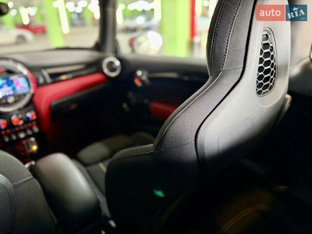 Белый Мини Купер, объемом двигателя 2 л и пробегом 53 тыс. км за 26500 $, фото 39 на Automoto.ua