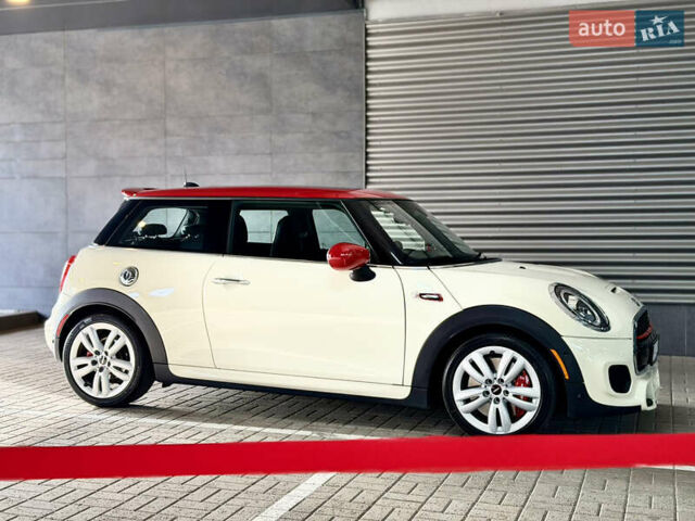 Белый Мини Купер, объемом двигателя 2 л и пробегом 53 тыс. км за 26500 $, фото 4 на Automoto.ua