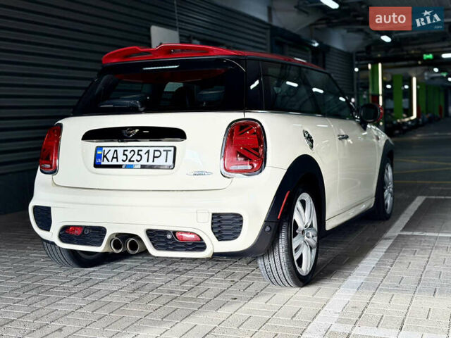 Белый Мини Купер, объемом двигателя 2 л и пробегом 53 тыс. км за 26500 $, фото 7 на Automoto.ua