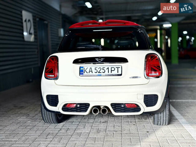 Белый Мини Купер, объемом двигателя 2 л и пробегом 53 тыс. км за 26500 $, фото 8 на Automoto.ua
