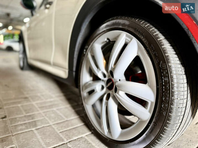 Белый Мини Купер, объемом двигателя 2 л и пробегом 53 тыс. км за 26500 $, фото 14 на Automoto.ua