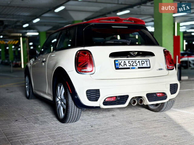 Белый Мини Купер, объемом двигателя 2 л и пробегом 53 тыс. км за 26500 $, фото 9 на Automoto.ua