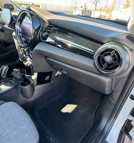 Белый Мини Купер, объемом двигателя 0 л и пробегом 21 тыс. км за 23000 $, фото 30 на Automoto.ua