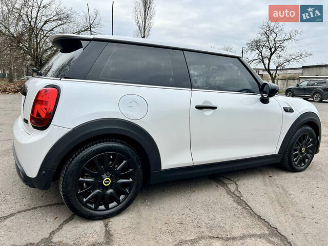 Белый Мини Купер, объемом двигателя 0 л и пробегом 8 тыс. км за 19900 $, фото 6 на Automoto.ua