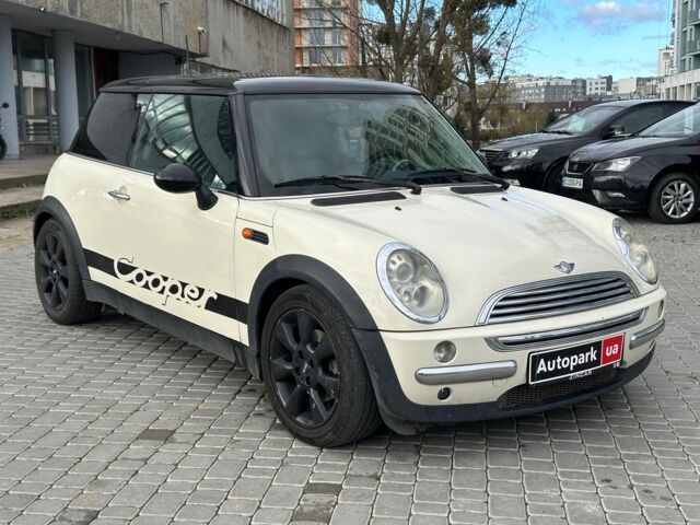 Білий Міні Cooper, об'ємом двигуна 1.6 л та пробігом 236 тис. км за 6490 $, фото 4 на Automoto.ua